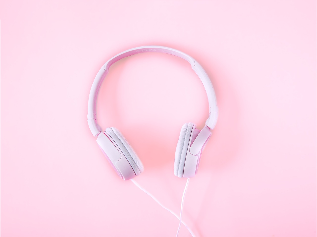 whoalice-moore-headsets-1971383_1280